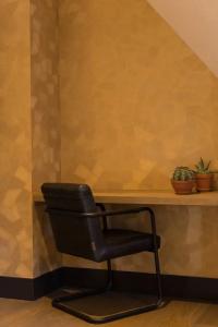 Manzo's Suites - 89