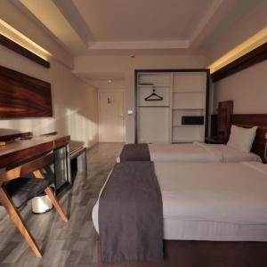 Karpalas City & Spa - 29