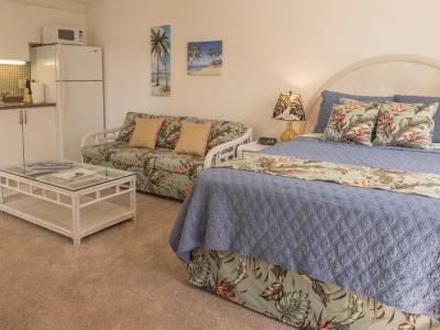 Tropical Studios At Marine Surf Waikiki - Free Parking - Best Location - Full Kitchen - Swimming Pool - 145