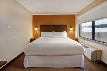 Four Points by Sheraton - 88