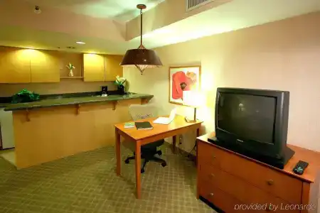 Best Western Plus Thunderbird Suites - 45
