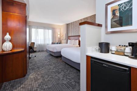 Courtyard by Marriott Downtown - 32