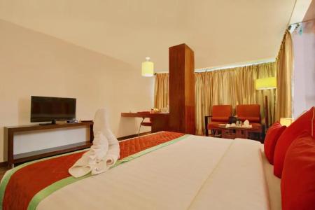 Monarch Luxur - Infantry Road - 18