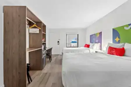 TraveInn & Suites by Wyndham Airport - 29