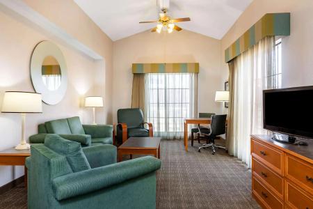 La Quinta Inn By Wyndham West - 6