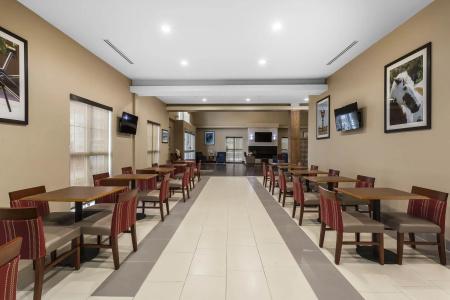 Comfort Suites - University - 21