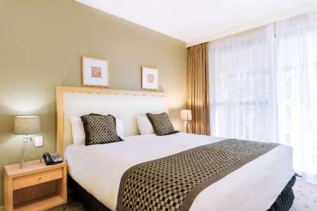 Rydges - 72