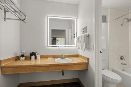Vagabond Inn Executive Old Town - 44