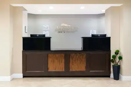 Baymont by Wyndham Center - 1