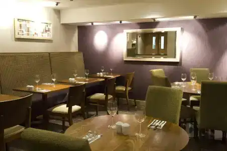 Premier Inn Victoria - 12
