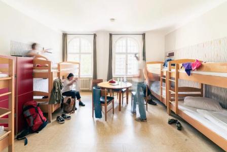 Three Little Pigs Hostel - Your Berlin Castle - 11