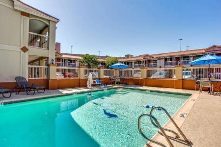 Quality Inn & Suites Dallas-Cityplace - 15