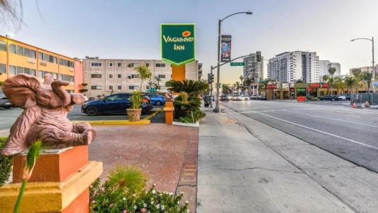 Vagabond Inn - 6