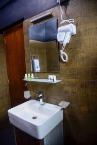 Pine Hill Residence - 25