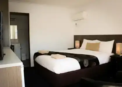 Best Western Colonial Village - 20