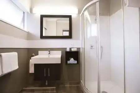 Distinction Coachman, - 9