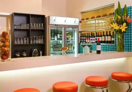 ibis World Square - 10