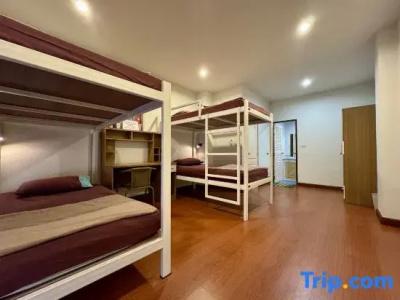 Ananas Phuket Central Hostel - 37