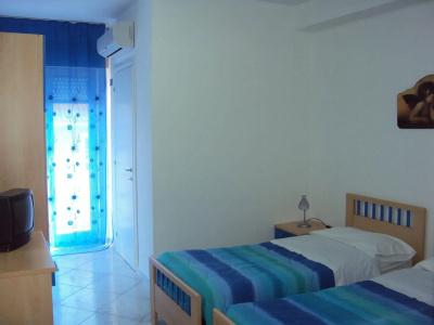 B&B Brezza Marina & Shoreline Restaurant - 3