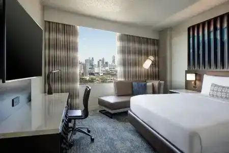 Renaissance Dallas - 56