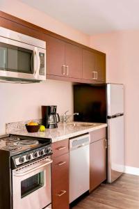 TownePlace Suites by Marriott Indianapolis Airport - 25