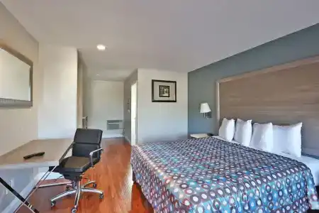 414 Anaheim - 49