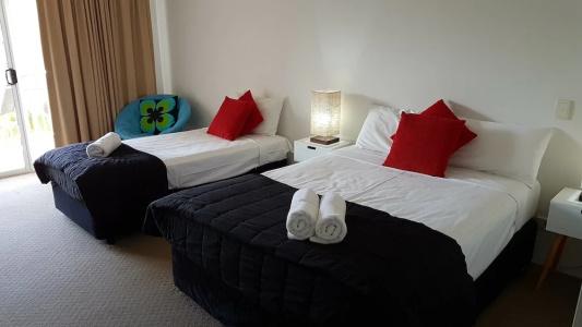 Outrigger Burleigh - 43
