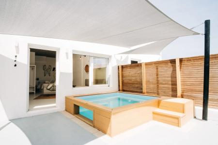Mesanto Luxury Suites - 15