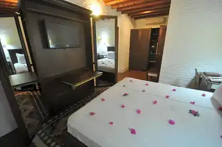 El Vino & Suites - 22