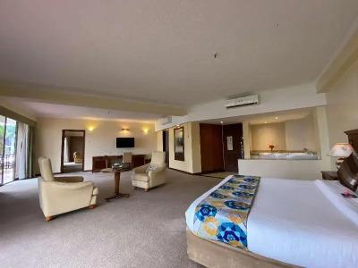 Golden Tulip - 54