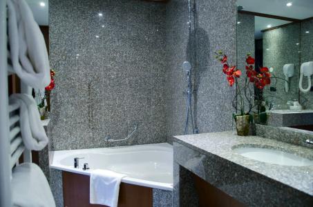 Goldstar  & Suites - 9