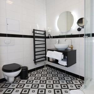 Art Deco Wolker By Astoria & Medical Spa - 9