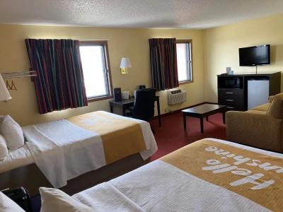 Days Inn & Suites by Wyndham Airport - 37