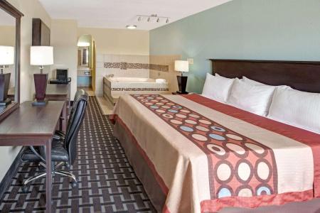Super 8 by Wyndham Dallas East - 2