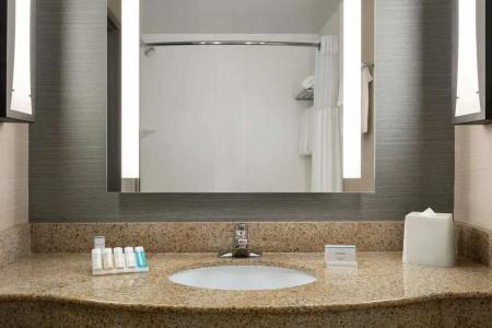 Hilton Garden Inn East - 39