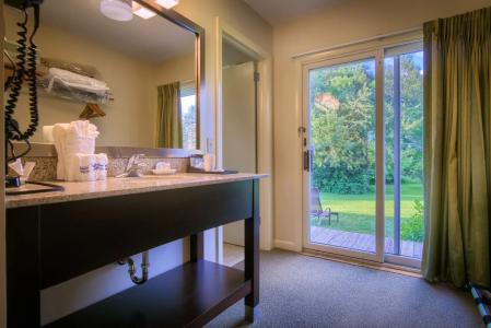 Sun & Ski Inn and Suites - 7