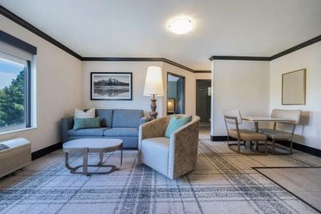 DoubleTree by Hilton - 83