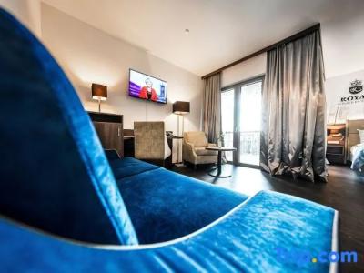 Best Western Plus Royal Suites - 35