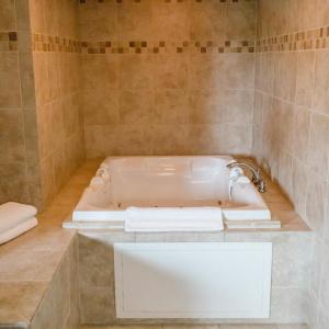 EverSpring Inn & Suites - 9