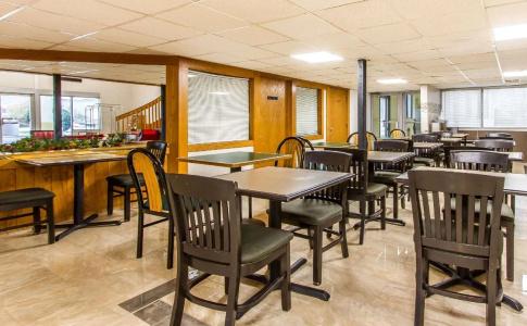 Econo Inn and Suites - 16