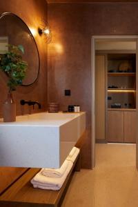Halcyon Days Suites - 36