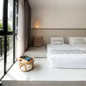 Warm Window Silom - 25