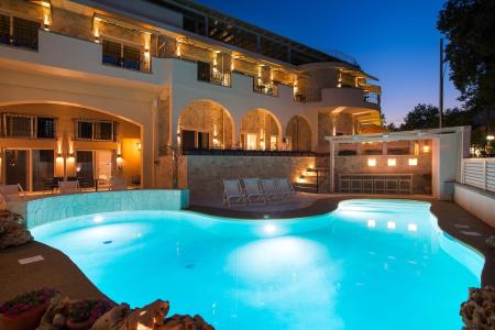 Neikos Mediterraneo Luxury Suites - 37