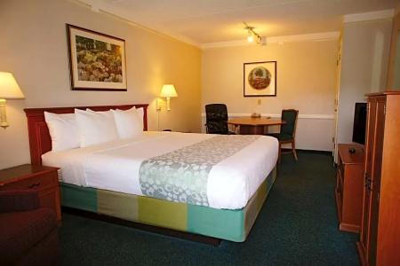 La Quinta Inn by Wyndham Bakersfield South - 23