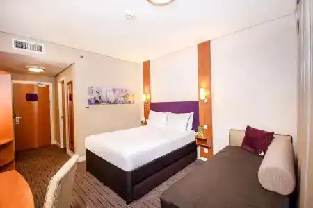 Premier Inn Abu Dhabi International Airport - 4