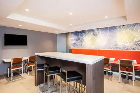 La Quinta by Wyndham Time Square South - 13