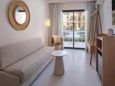 Sol Sancti Petri Aparthotel - 69