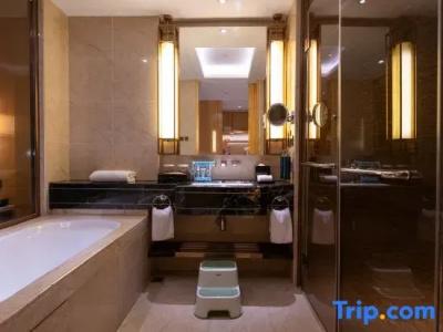 Hilton Wuhan Riverside - 48