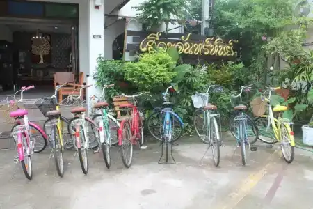 Huen Chan Thip - 8