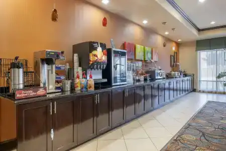 Best Western Plus Suites - 13